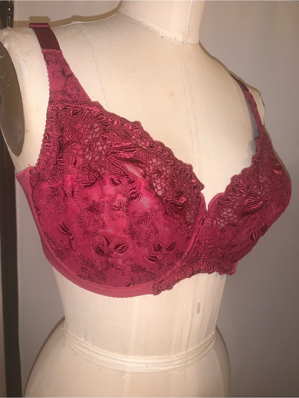 Wacoal Lace Underwire Bra in Deep Wine - 38D excellent